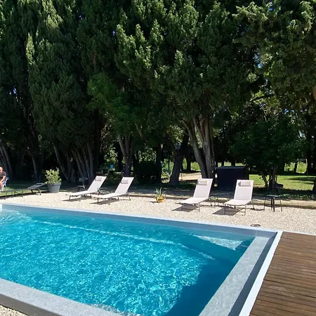 Les Cypres De L'ile Aparthotel *