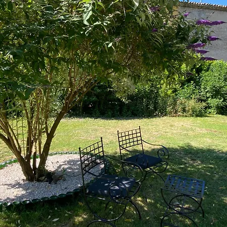 Les Cypres De L'ile Aparthotel